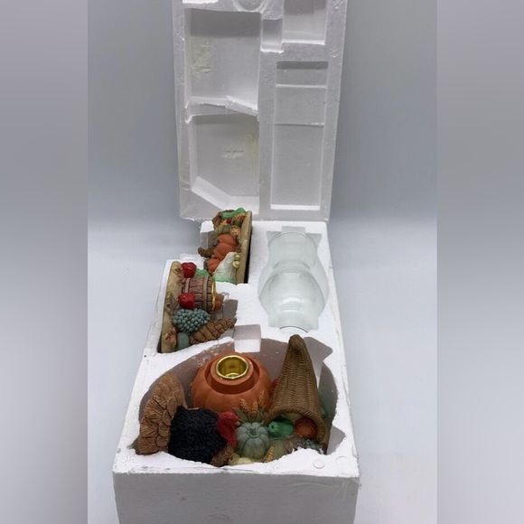 3 Piece Thanksgiving Day Centerpiece. Measurements are shown. Breakable - Picture 6 of 6